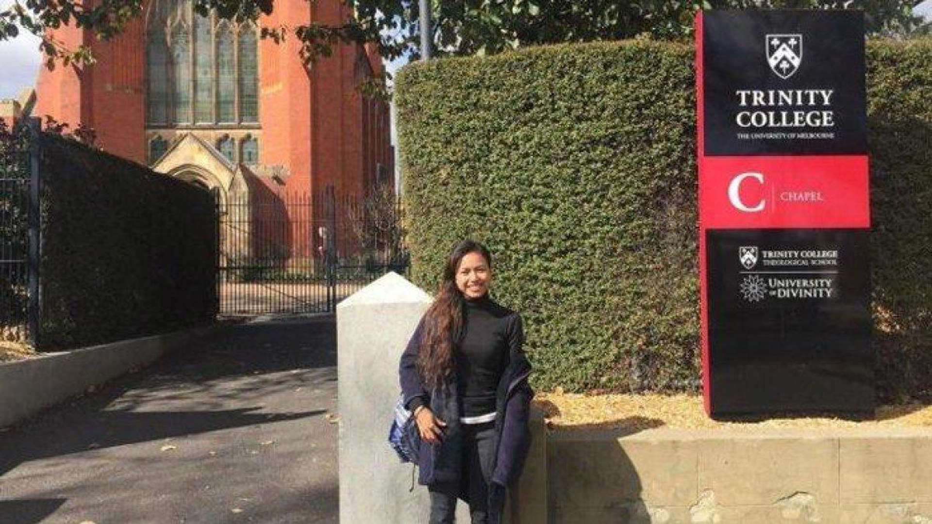 Dulu Pemulung Cilik, Berkat Fotonya yang Viral Sophy Ron Kini Jadi Perempuan Terpelajar dan Pengusaha